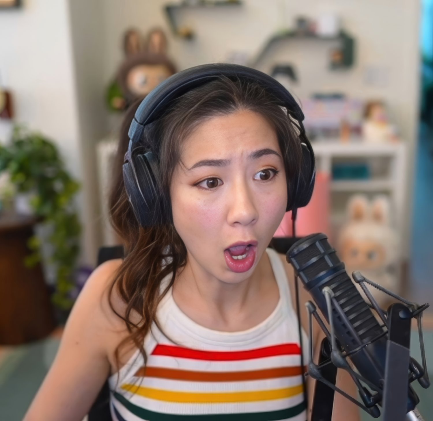 Fuslie [15] #o7twDEwX