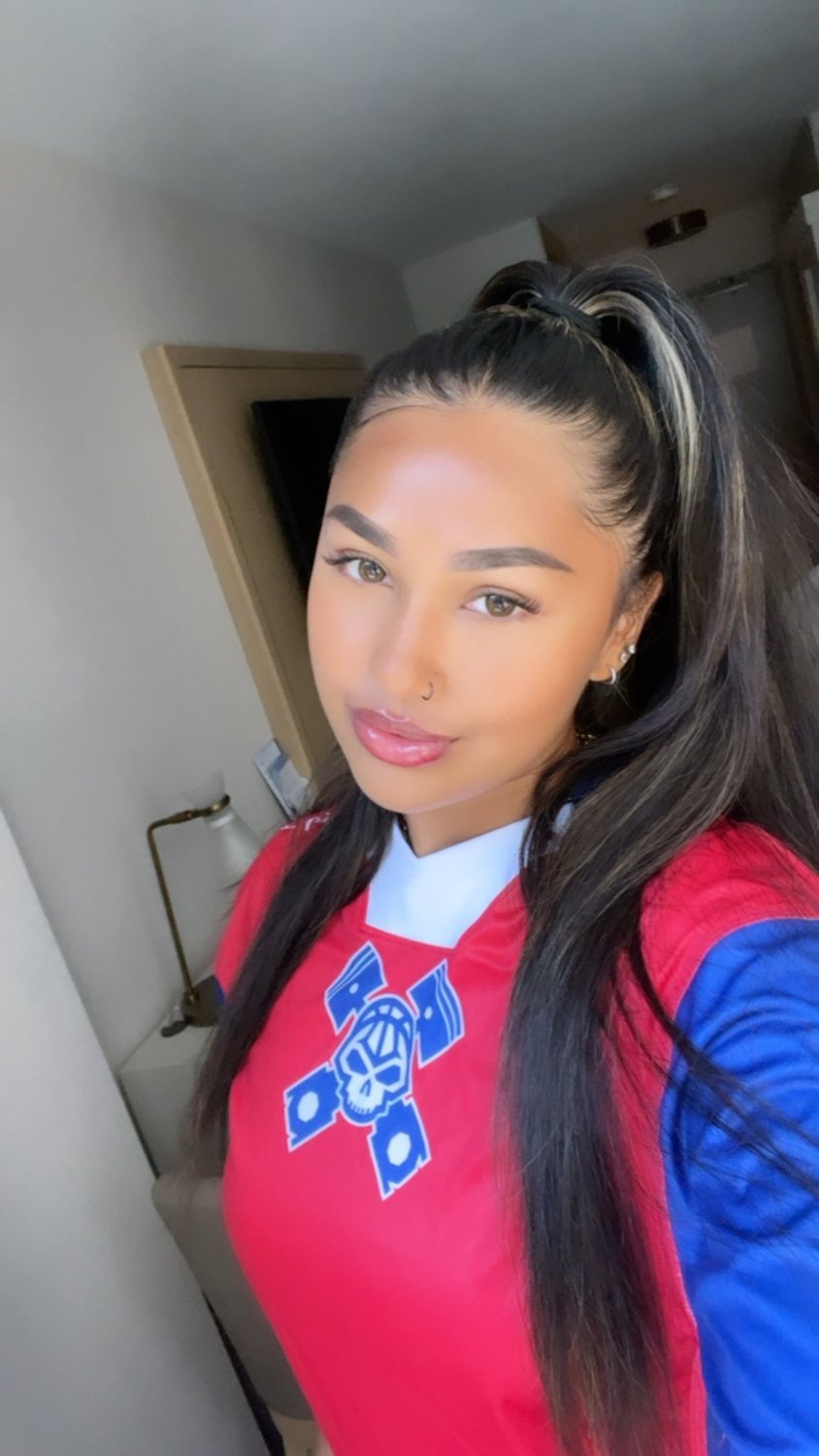 5'2 Gorgeous Fiji/Indian Baddie Pika. Feet size 7.5 #dSy3WM2R