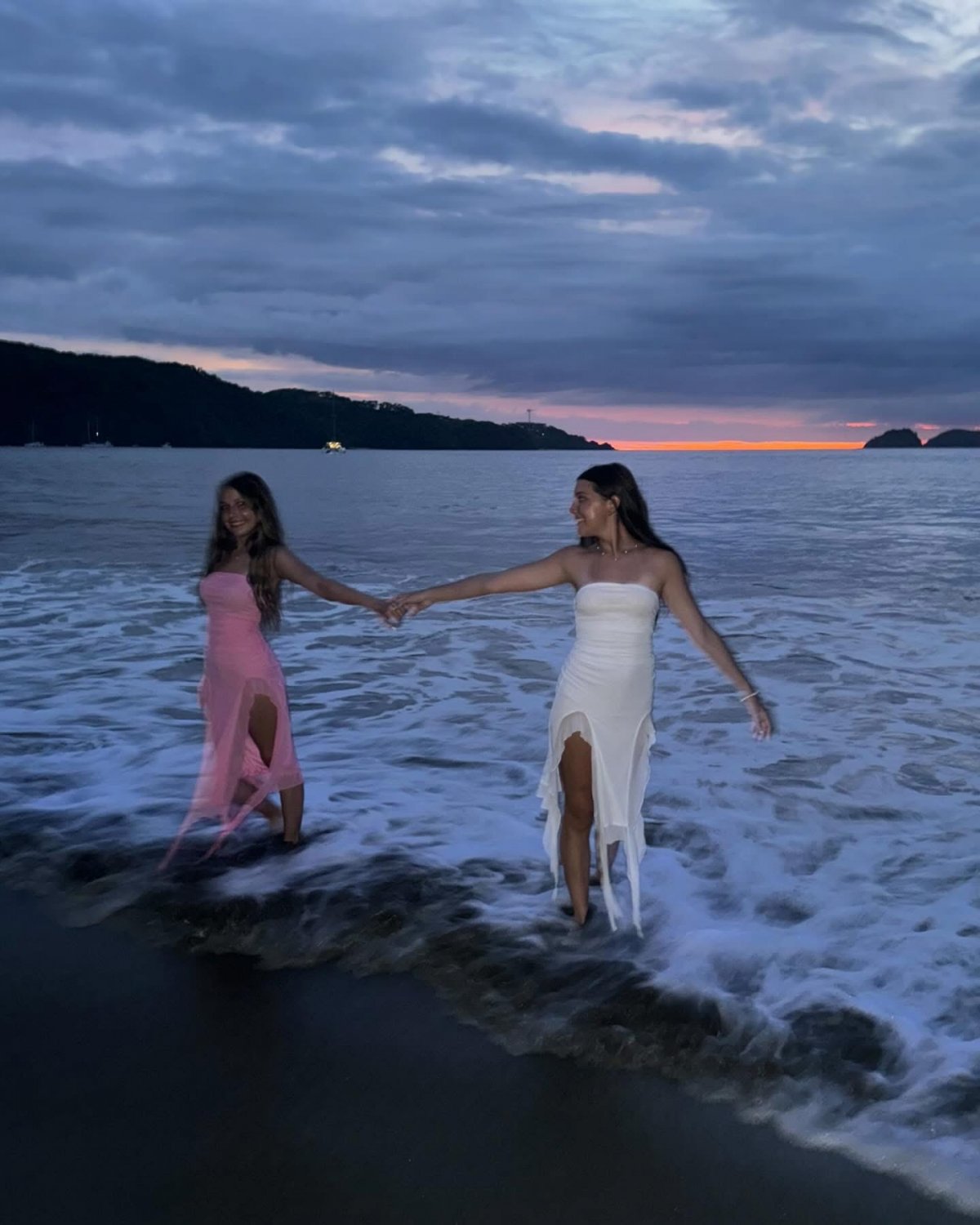 Latina twins Bianca and Francesca #9UdHuEO6