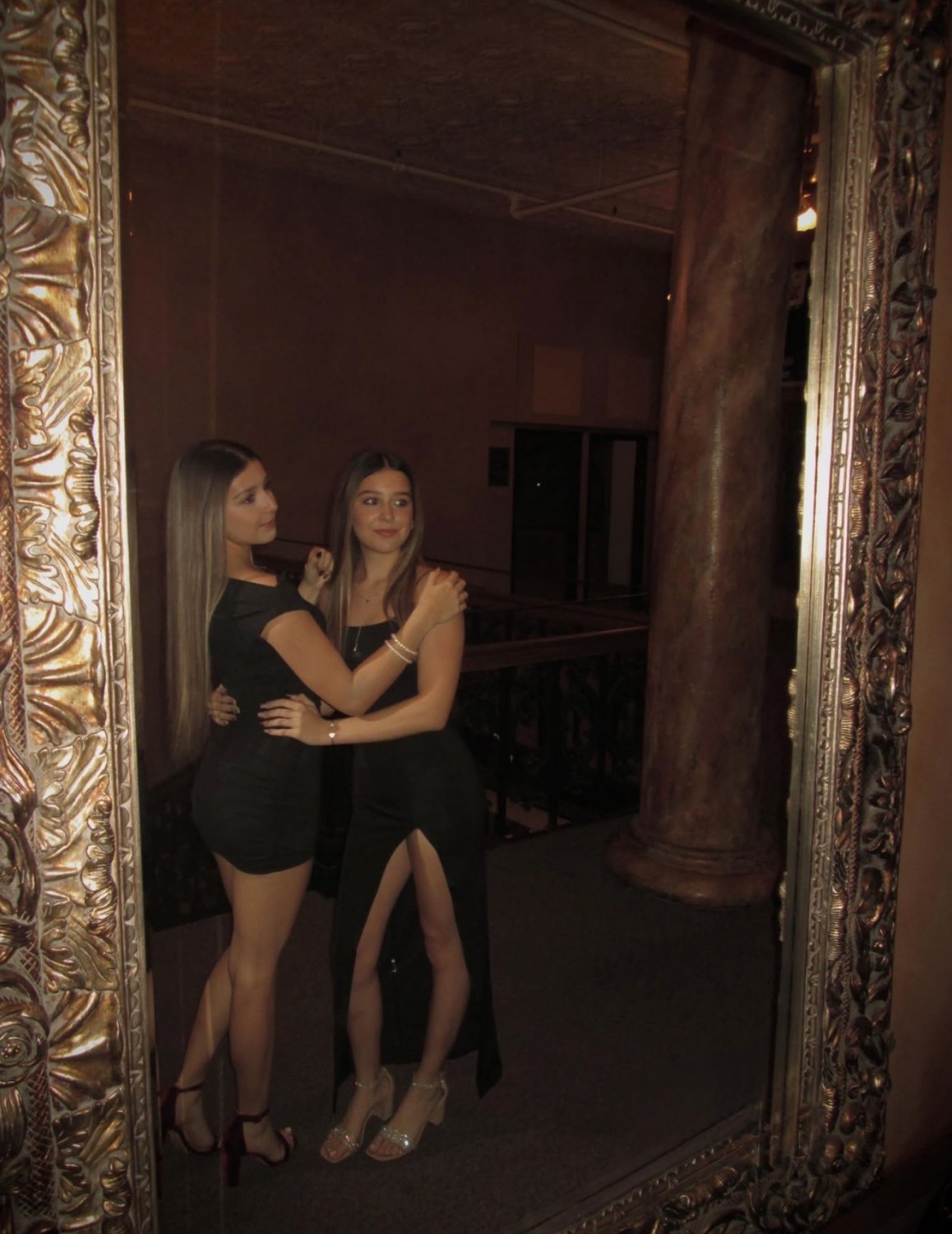 Latina twins Bianca and Francesca #AGuWdZvb
