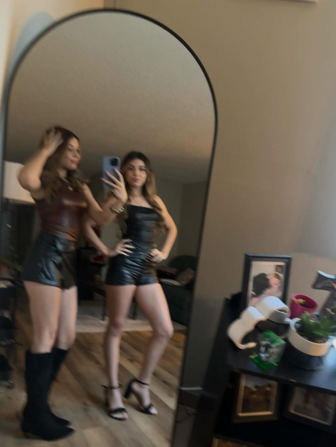 Latina twins Bianca and Francesca #AromUI2L